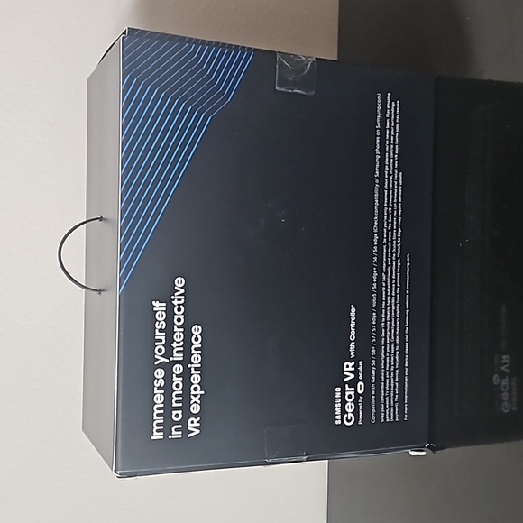 Samsung Gear VR with Controller - Picture 5 of 5